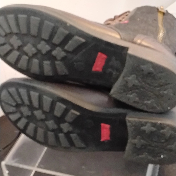 Levi's Women's Brown Lace-Up Boots - Picture 7 of 7